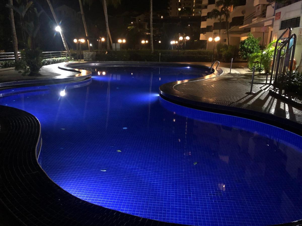 Beach Resort Home Stay Sri Sayang Apartment Batu Ferringhi 2Bedroom Екстериор снимка