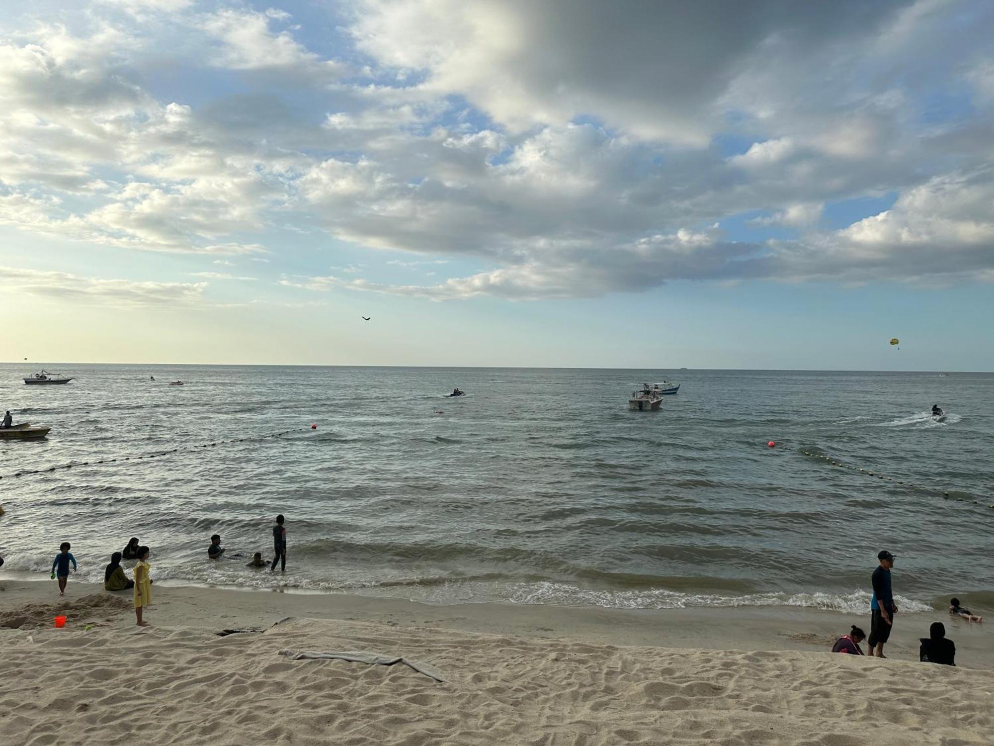 Beach Resort Home Stay Sri Sayang Apartment Batu Ferringhi 2Bedroom Екстериор снимка